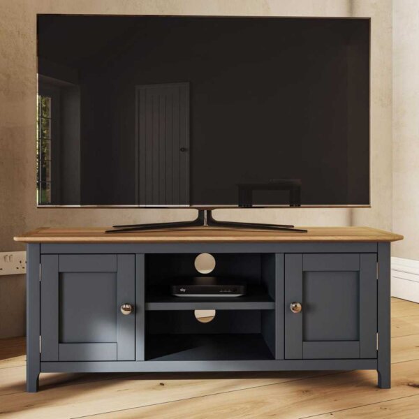 Oxford-Media-Unit-Blue-Lead-Image-Lifestyle