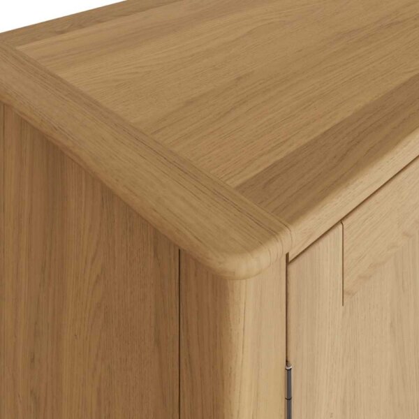 Oxford-Media-Unit-Oak-Close-Up-Studio